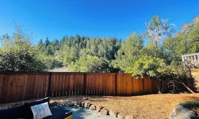 Forest Knolls Apartamento | Luxe modern Lagunitas studio at Samuel P Taylor