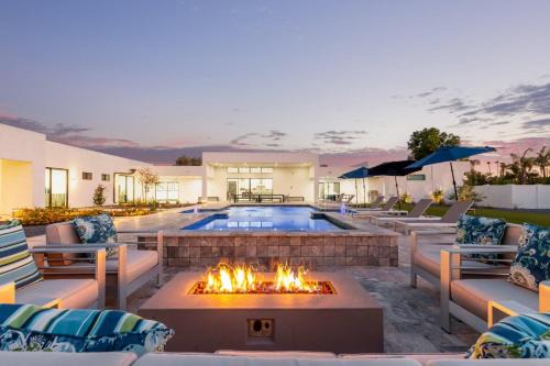 Sweetwater Street East Casa | LUXE - Modern Mansion - Private Resort