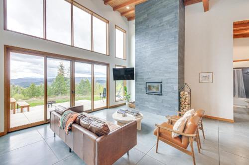 Priest River Casa | Luxe Mtn-View Escape 5 Mi to Dtwn Priest River!