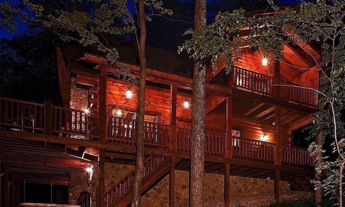 Laurelville Cabina | LUXE ONE | RED WOLF FALLS*HOCKING HILLS*CLOSE TO EVERYTHING-TRAILS,HOT TUB,SAUNA,FIREPLACE,GAME ROOM