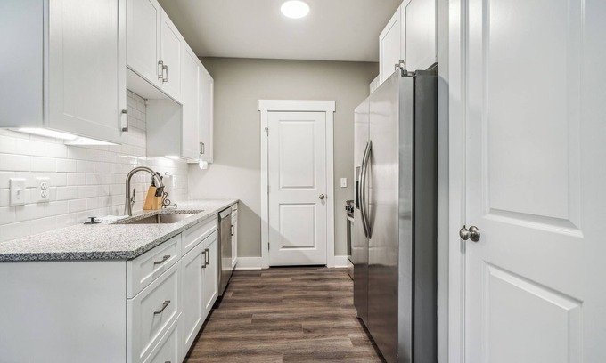Macon Apartamento | Luxe Park 1117 | 2 Bd Apt | Pool, Gym & Parking