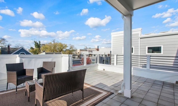 North Chesterfield Apartamento | Luxe Penthouse 'n Old Town Manchester with Views!