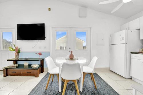 Lynn Haven Apartamento | Luxe Pool Casita w Saltwater Pool 25 Min to PCB
