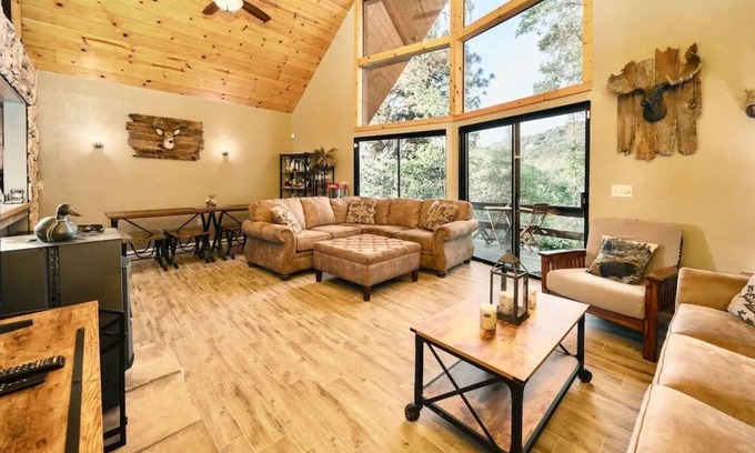 California Hot Springs Cabina | Luxe Private Getaway in Sequoia National Forest!