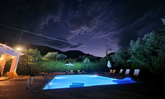 Lithakia Villa | Luxe Privévilla met Zwembad en Tuin op Zakynthos