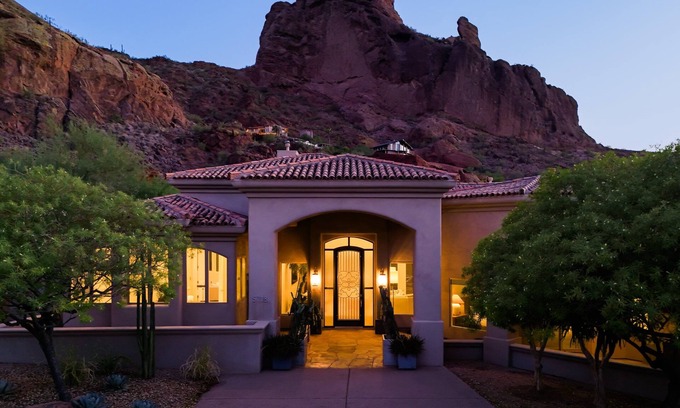 Paradise Valley Casa | LUXE - Red Rock - Pool & Spa - In Paradise Valley