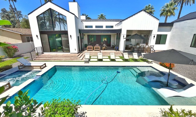 Arts District Casa | ++LUXE Retreat just steps from Old Town Scottsdale! Pool, Spa, Outdoor Oasis ++