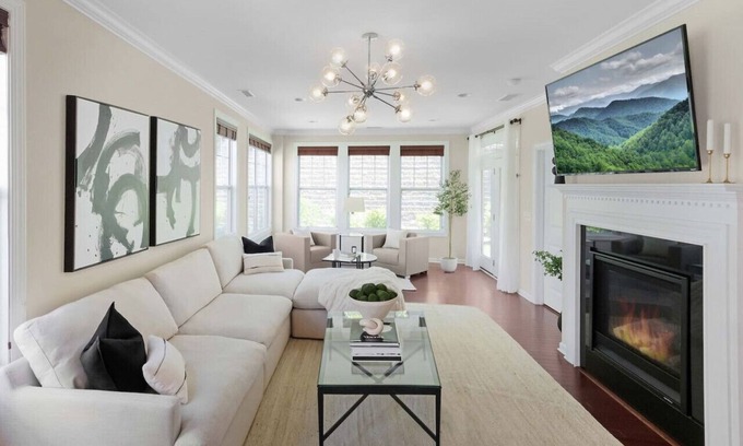 Cary Casa | Luxe Retreat w/King Suite | 5* Location, Gym, Pool, Pets OK