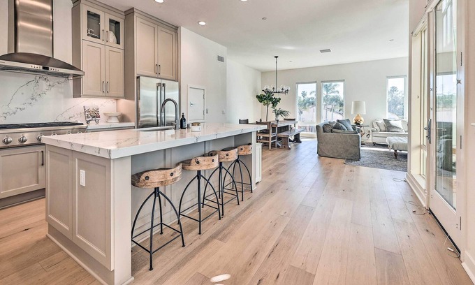 Del Obispo Condominio | Luxe Retreat w/ Rooftop < Half Mi to Beach!