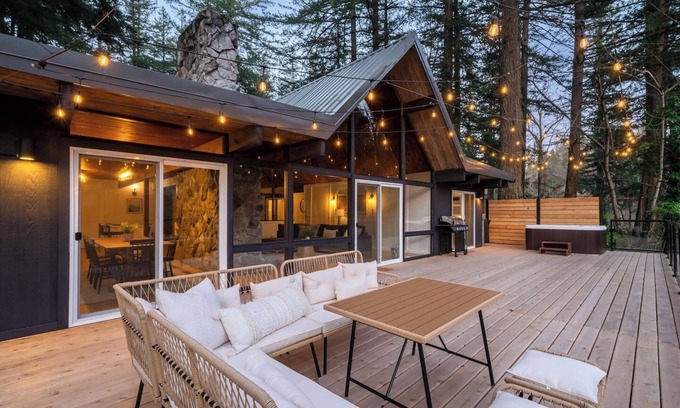 Troutdale Casa | Luxe Riverfront A-Frame | Hot Tub | Fishing