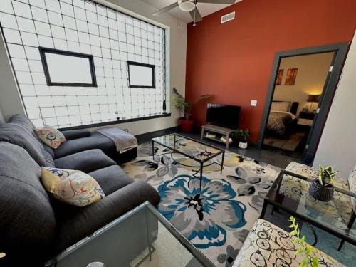 Roanoke Apartamento | Luxe rooftop retreat in downtown core