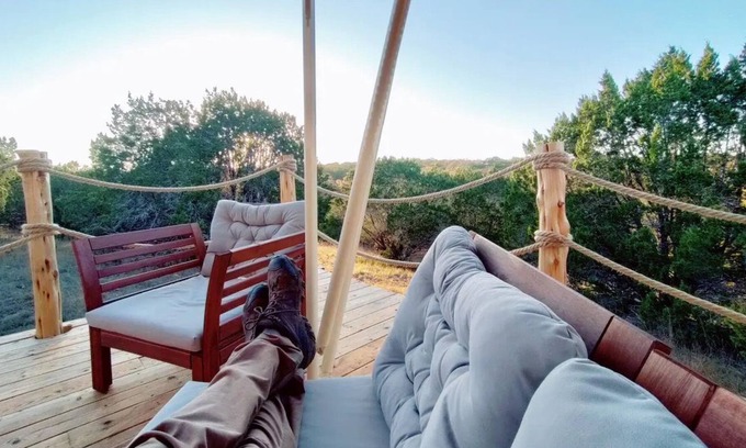Kempner Cabina | Luxe safari tent + river & exotic wildlife