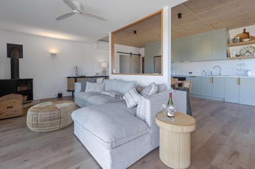 Clarendon Apartamento | Luxe Scandinavian 2BR Retreat Near McLaren Vale