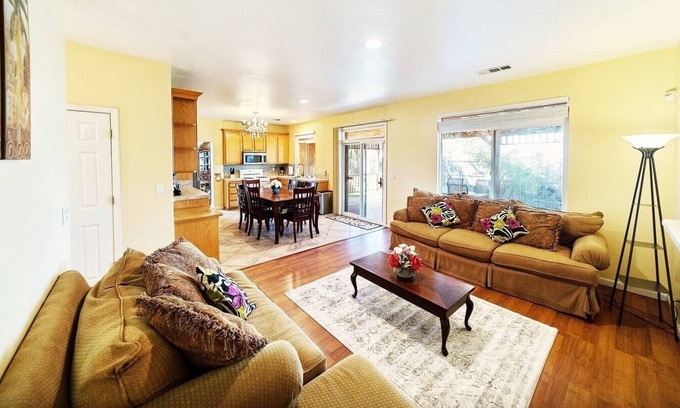Stockton Casa | Luxe Spacious & Private Getaway in Stockton!