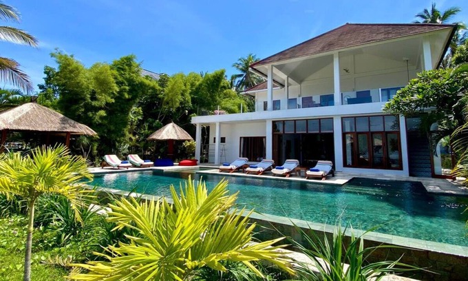 Melaya Villa | Prueba el verdadero Bali en una villa de lujo frente al mar