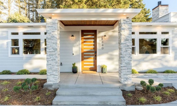 Bodega Bay Casa | Luxe Surf Shack | Rooftop Hot Tub, Games + Near Beach