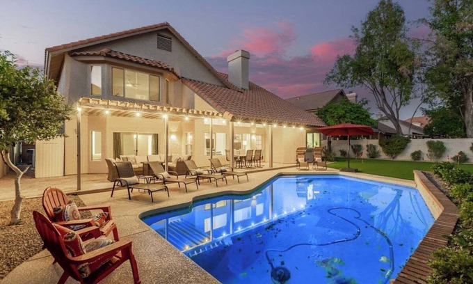 Estate La Colina Casa | Luxe Tempe Retreat | Heated Pool, Putting Green & Firepit Oasis