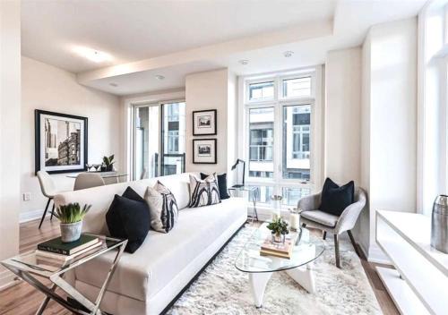 North York Apartamento | Luxe Toronto Townhome, Rooftop Terrace, Parking