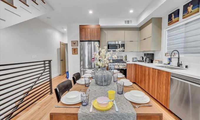 Sherman Oaks Apartamento | Luxe Townhome | Newly-Built