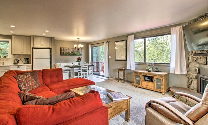 Estes Park Casa | Luxe Updated Home with Grill and Hot Tub 4 Mi to RMNP