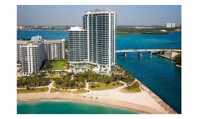 Bal Harbour Hotel | LUXE 1 DORMITORIO / 1. 5 SUITE KING CON VISTA AL OOEO 16 ° PISO EN EL RITZ CARLTON
