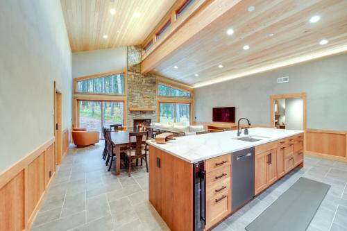 Mazama Casa | Luxe Valley Home with Sauna and Hot Tub Near Mazama