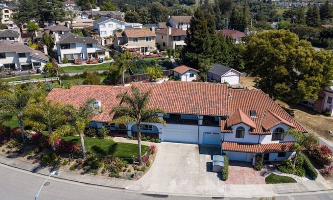 Castro Valley Villa | Luxe Villa - Family and Corporate Rental Sleeps 21