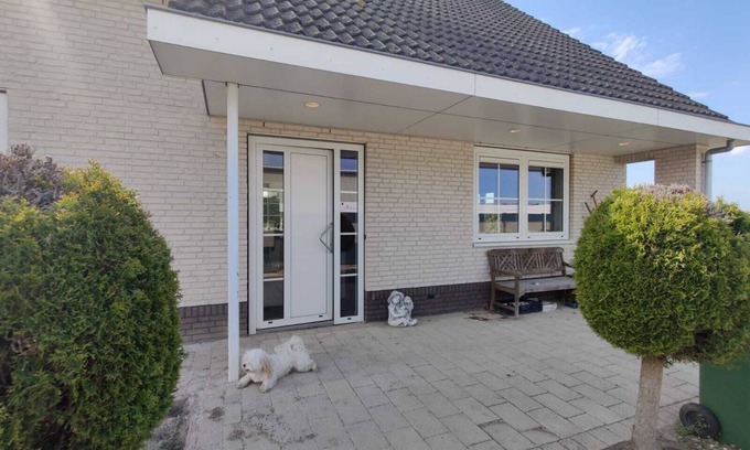 Rhenoy Casa | Luxe Villa met Grote Tuin en Spa, Centraal in Nederland en Dichtbij Strand