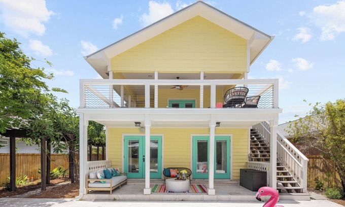 Crystal Shores Casa | Luxe Villa near Beach, Pool + HotTub, Chef's Kitchen | Woodward Way by AvantStay