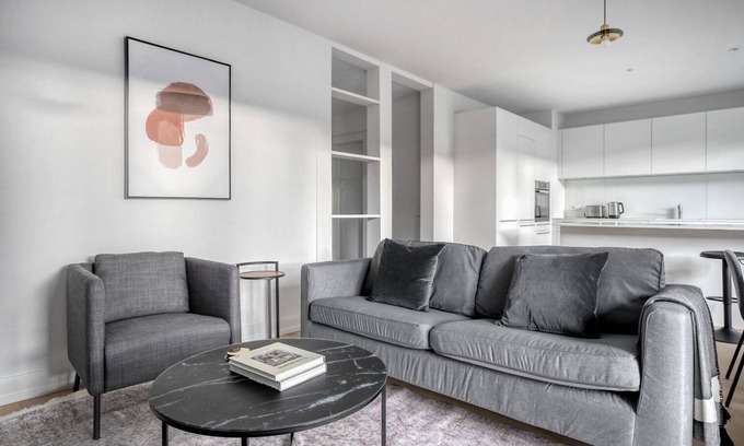 Vorstadte Apartamento | Luxe Vorstädte 3.5 Room w/ W/D & Storage, 2 min to Market, by Blueground