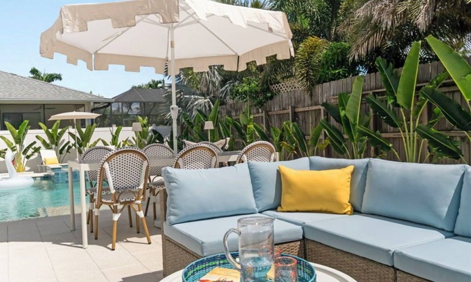 Naples Park Casa | LUXE: Walk to Beach - Designer 4BR w/Pool & Spa