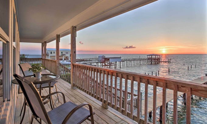 Lake Catherine Casa | ¡NUEVO! Waterfront Lake Pontchartrain Home w / Dock!