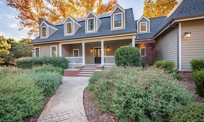Templeton Casa | Luxe Westside 5BR/3.5BA w/Pool, Hot Tub, FirePit, Movie Room & more.