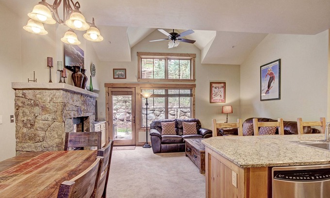 Breckenridge Casa | Luxe Winter - 2br - Stroll To Gondolas + Downtown 2 Bedroom Townhouse by RedAwning