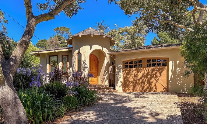 Northeast Carmel Casa | Luxe19 Carmel Retreat 30 night minimum
