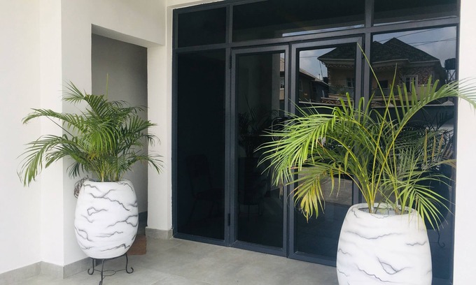 Lekki Phase 1 Hotel | LuxeVilla 42