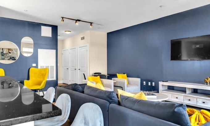 Eisenhower East Apartamento | 800 Carlyle - 152 · Luxi Bluish 2BR|2BTH By Oldtown