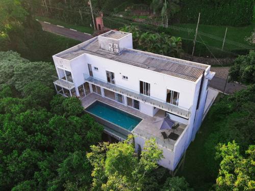 Carapicuiba Casa | Luxo e segurança - 30 minutos de SP