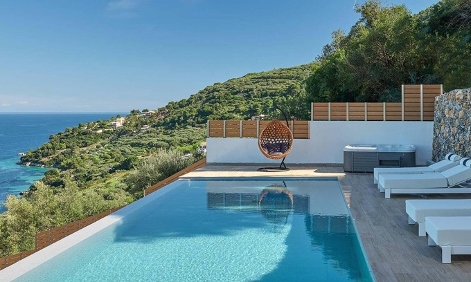 Marathias Villa | 1 dormitorio, vistas impresionantes, piscina infinita privada, bañera de hidromasaje, a 850 m de la playa, aire acondicionado y WiFi gratuitos.