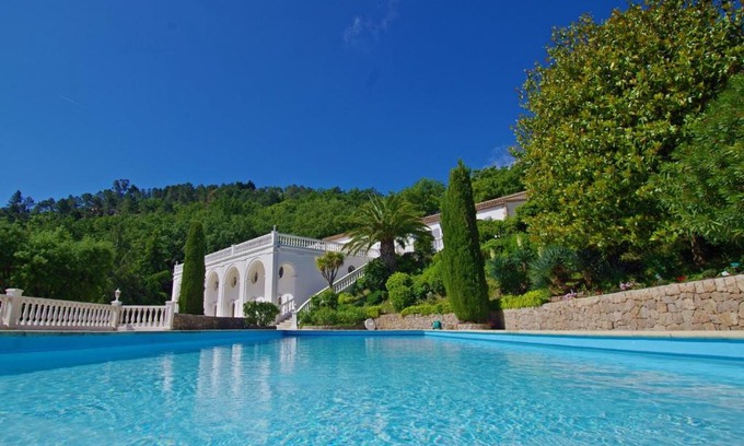Saint-Raphael Villa | LUXUEUSE VILLA AVEC PISCINE ET VUE FEERIQUE CALME