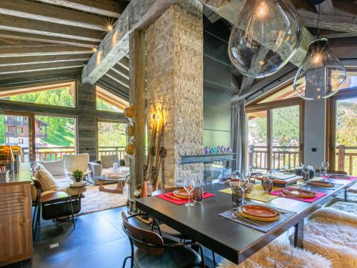 Val-d'Isere Apartamento | Luxueux 5 pièces avec cheminée, balcon panoramique, proche des pistes - Val-d'Isère - FR-1-694-108