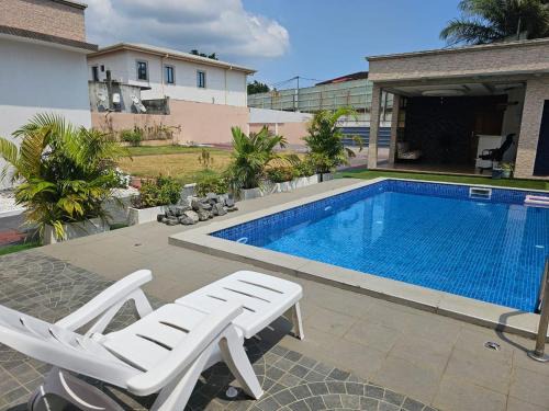 Komo-Mondah Apartamento | Luxueux Platinium