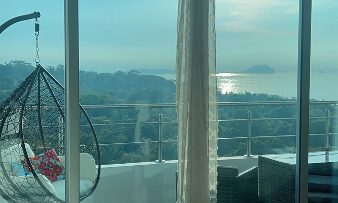 Playa Bonita Village Apartamento | Luxury Beachfront Condo in Playa Bonita close to City — New—
