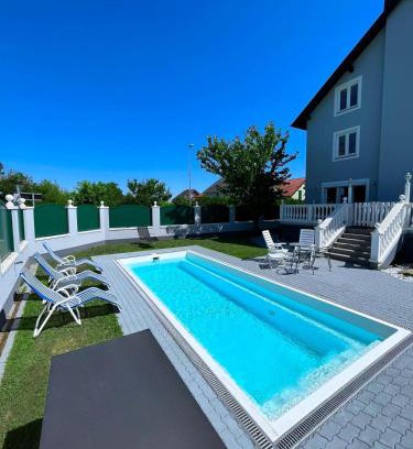 Wittau Apartamento | Luxuriöses Apartment mit Pool