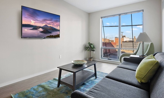 Crossroads Arts District Condominio | Luxuriate in Style with Our Retreat Featuring a Spectacular Rooftop 347