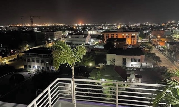 New Kingston Apartamento | Luxurious 1-bedroom apartment in amazing Kingston with WiFi, AC, rooftop pool.