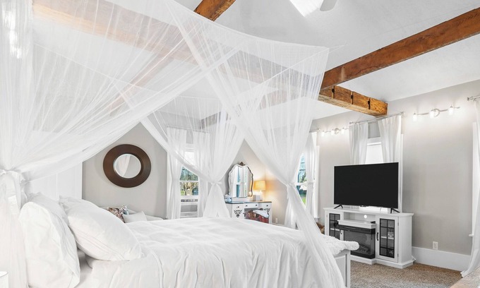 Greentown Casa | Historic charm, modern elegance, near the Pro Football Hall of Fame