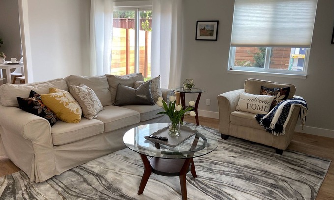 Los Gatos Condominio | Luxurious 2 bed/2 bath, EV charger, comfortable, convenient location.