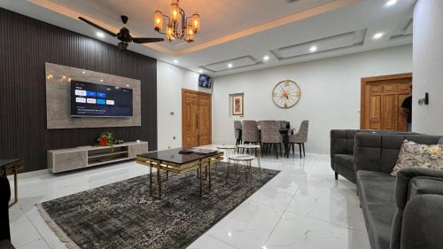 Fatehjang Apartamento | Luxurious 2 Bed Apartment in Top City Islamabad