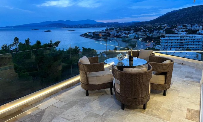 Saronida Apartamento | Luxurious 2-Bed Seaside Apartment in Saronida
